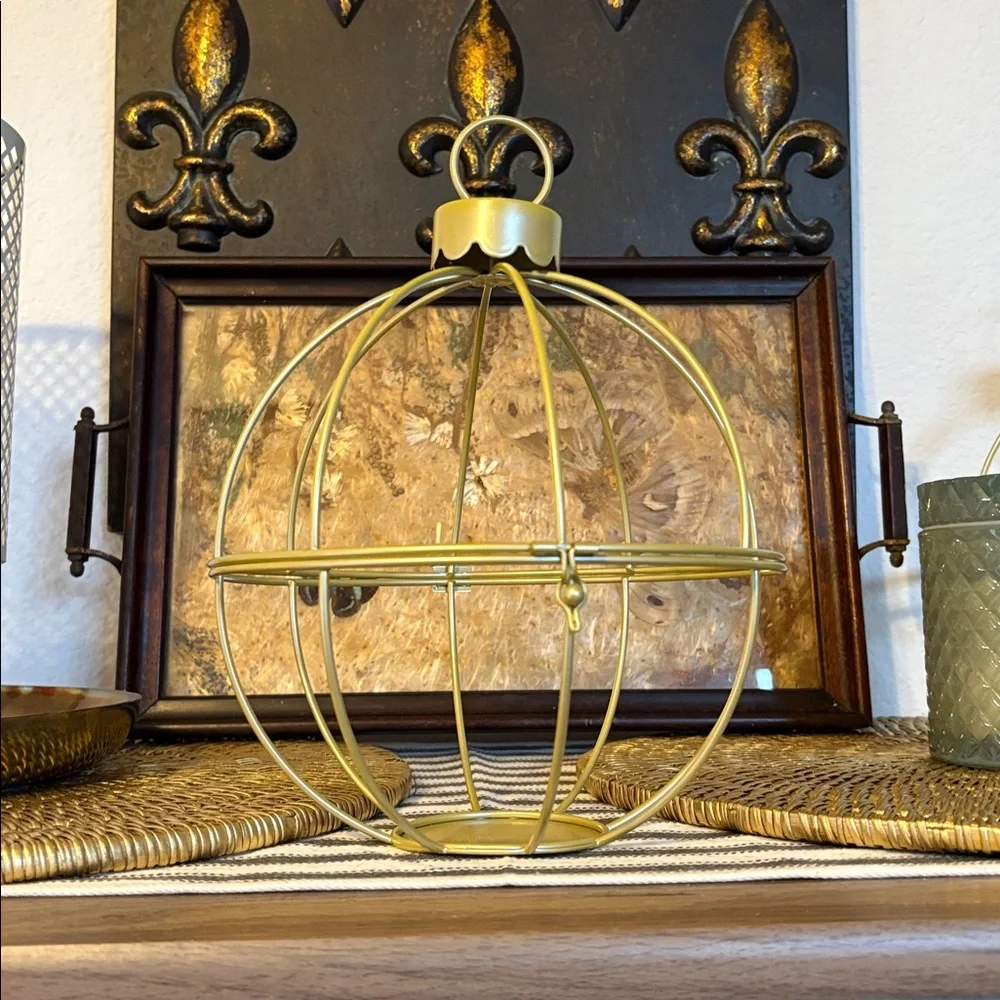 🆕Gold Metal Decorative Lantern Or Open Terrarium Form
